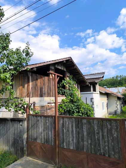 Casa spatioasa 8 camere+cladire auxiliara pretabil locuinta sau afacere+magazin