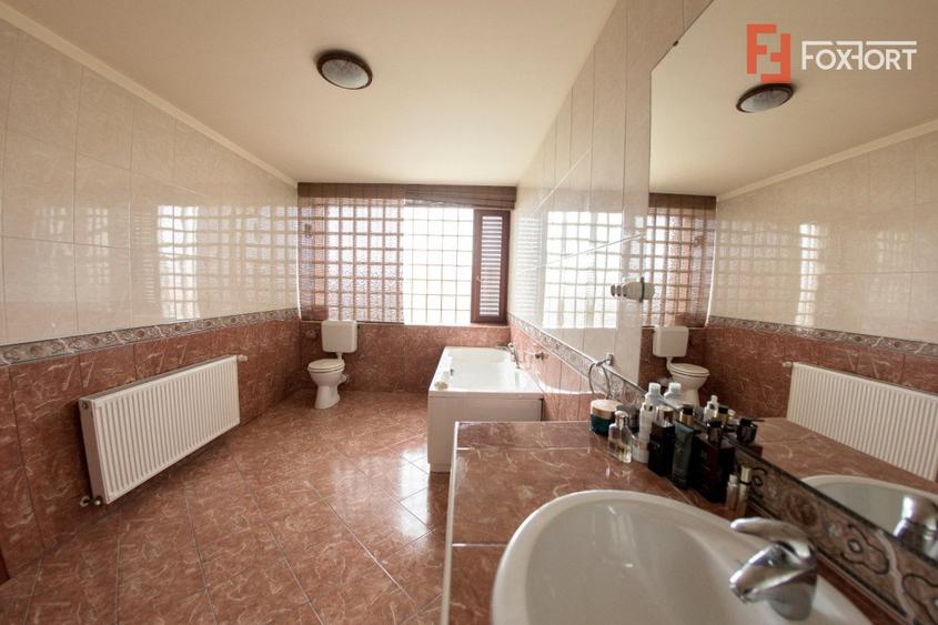Vila Duplex cu lac si piscina Giarmata Vii cu 5880 mp de teren - ID V5269