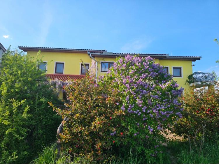 Casa unifamiliala in zona linistita, aproape de oras si autostrada