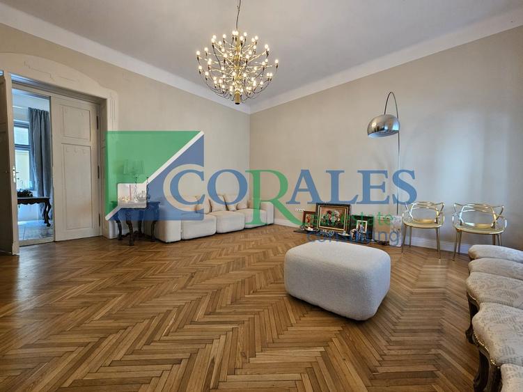 Piata Unirii! Cladire renovata!. Vedere pe pietonala! Lift!