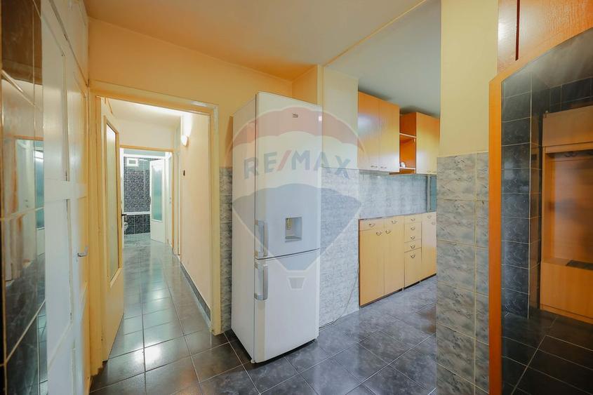 Apartament cu 3 camere de vânzare, în zona Dragoș Vodă