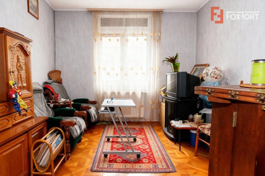 Casa individuala cu 4 camere, garaj si teren de 694 mp, zona Bujac Arad