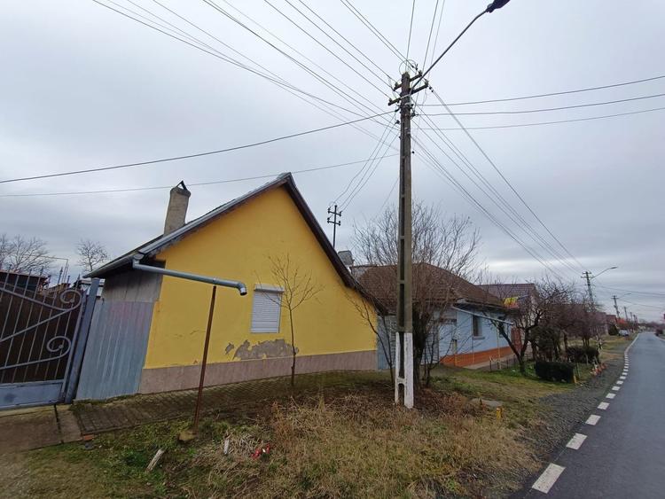 Teren generos cu casa-Curtici la pret de garsoniera