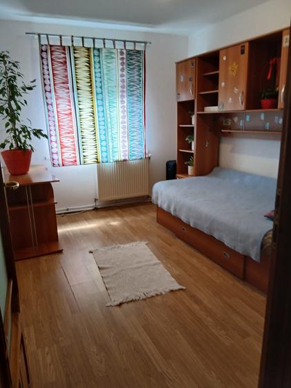 Apartament 3 camere 66mp, zona Buzaului, etaj 3. Mobilat Utilat.