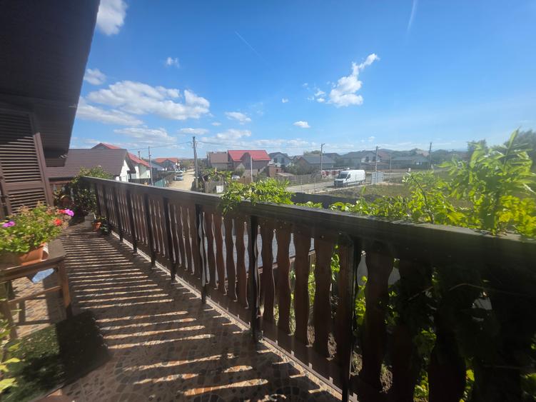 Vand casa singur in curte Bod, cu teren si garaj