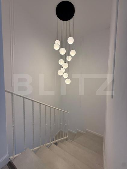Casă 3 camere, 80 mp, curte, zona Visan