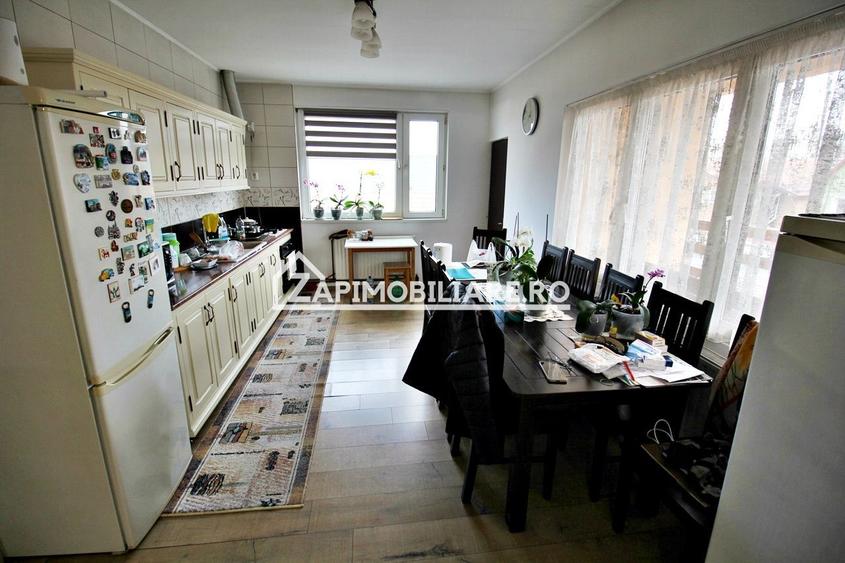 Casa 4 camere+spatiu comercial 420mp.6 bai,720mp teren