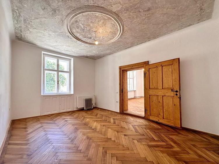Apartament Spatios in casa, langa Biserica Neagra