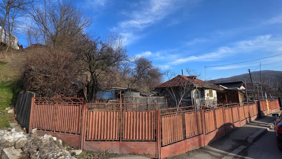 Casă cu 600mp de teren – Aproape de centru Vălenii de Munte.
