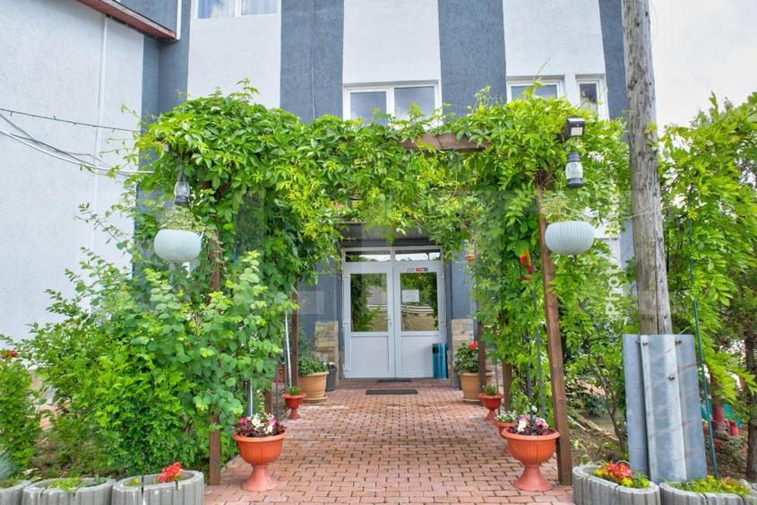 Spatiu Comerical Restaurant 15 camere, 1050mp, Josenii Bargaului