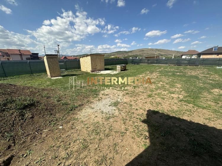 Vanzare TEREN Intravilan 571 mp imprejmuit case langa in Barabant Alba iulia