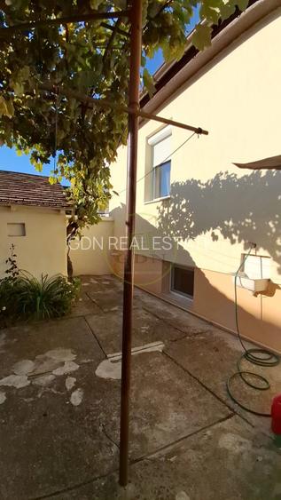 Casă individuală cu demisol + parter • 130 mp utili • Curte 237 mp • Garaj - 3