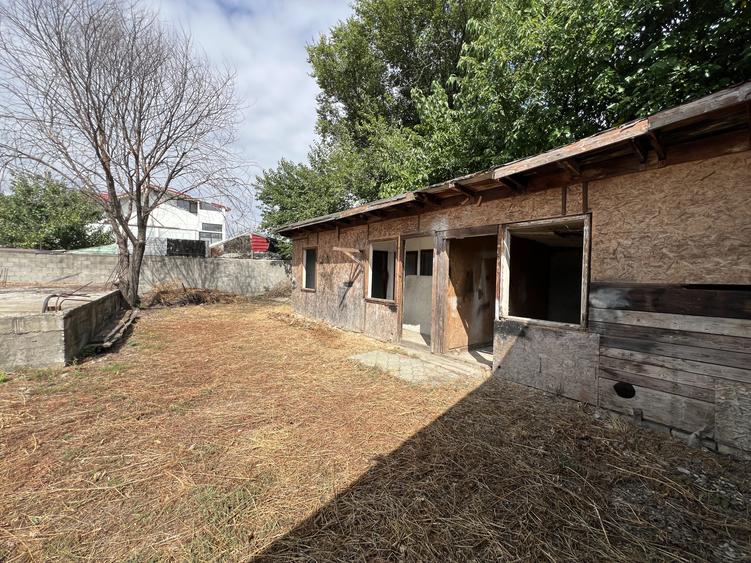 Casa individuala- teren 673 mp, Bl. Vrancei-Voluntari • Deschidere 22 ml