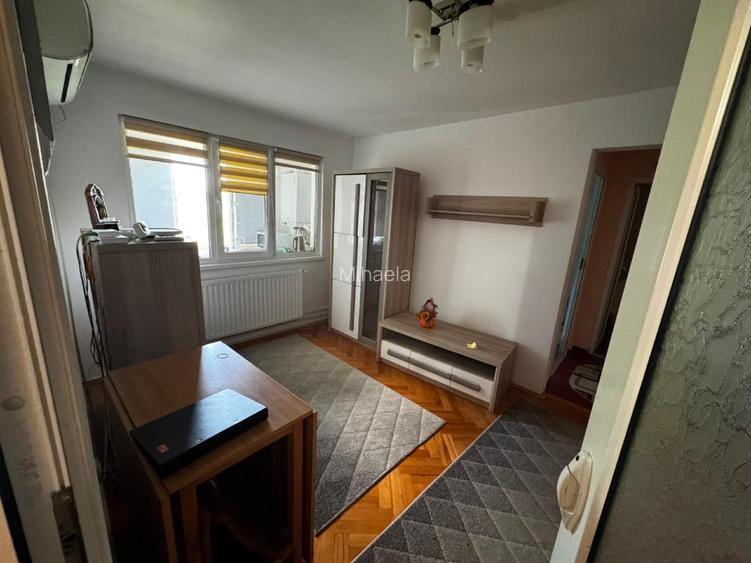 Se vinde apartament de 40 mp, mobilat,utilat, balcon, centrală, Ac, plus box - 7