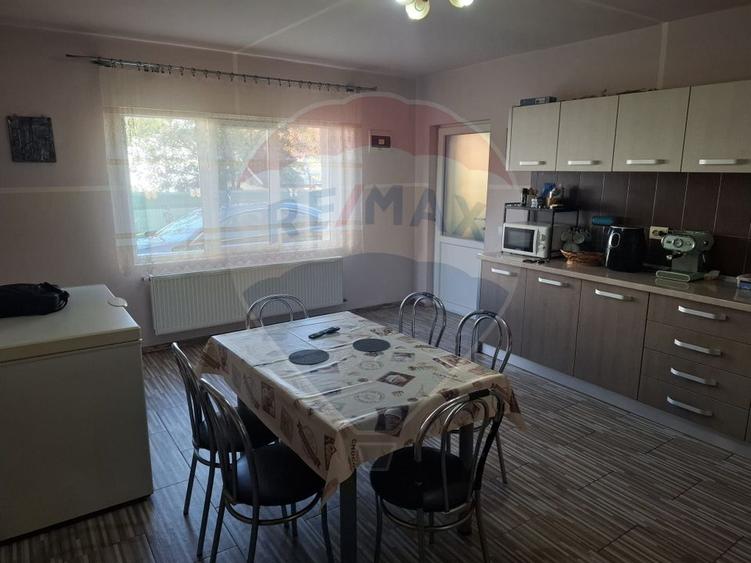 Casă / Vilă cu 4 camere de vânzare