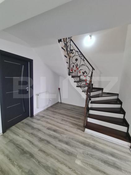 Casa tip duplex, 5 camere, 249 mp de teren, zona Terra