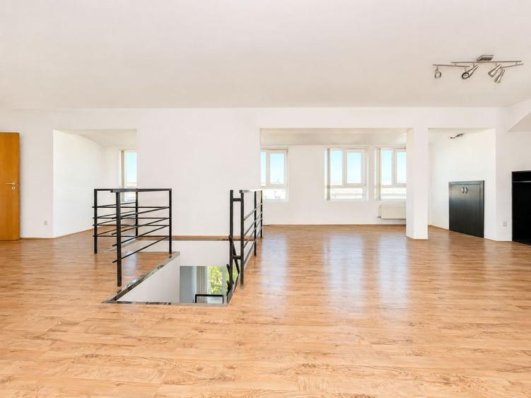Apartament cu 4 camere - pozitie excelenta - zona Girocului