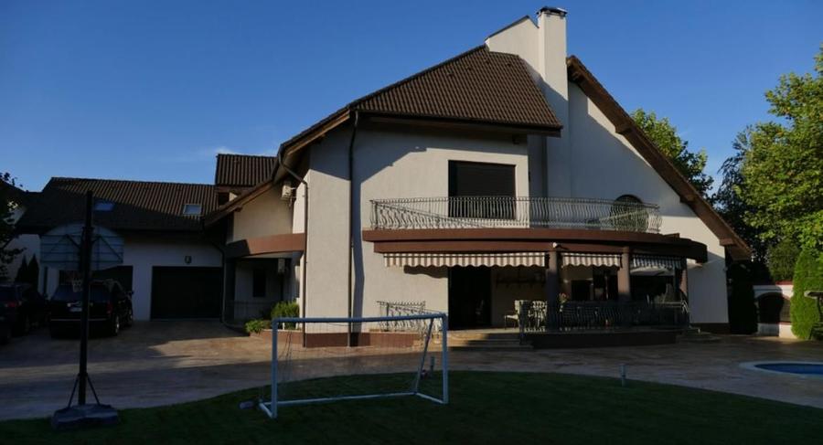 VILA EXCLUSIVISTA CU PISCINA - EROU IANCU NICOLAE