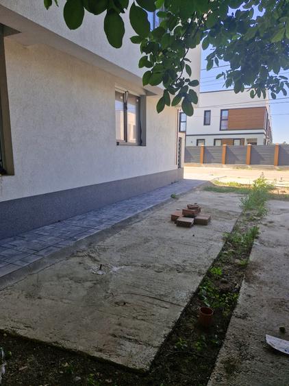 Vila eleganta cu 4 dormitoare, situata la intrarea in Tunari