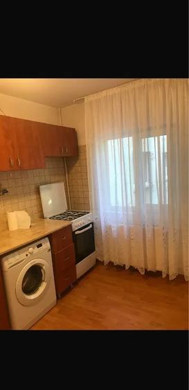 Garsonieră decomandată | 42 mp | Etaj 2 | Sector 4 | 400 €/lună
