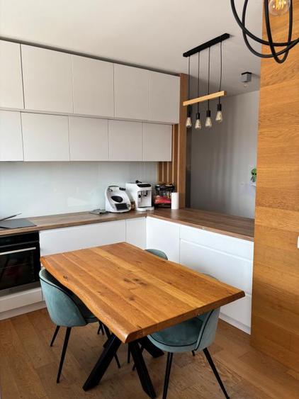 Apartament cu 3 camere semidecomandat în Florești