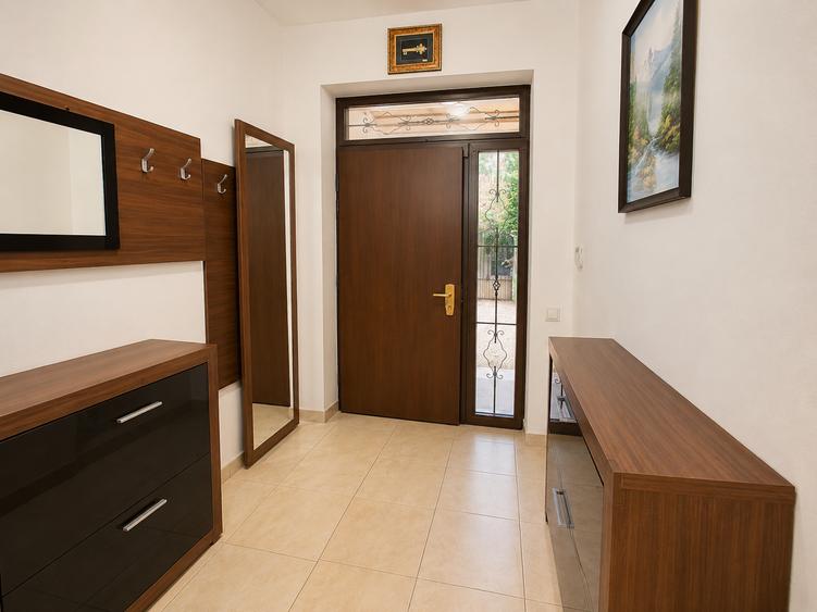 Vila spatioasa de vanzare 7 camere cu gradina amenajata si terasa spectaculoasa