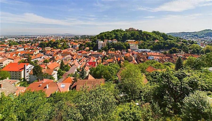 Resedinta impresionanta, vedere panoramica, Centru Istoric --  Drumul Poienii, B