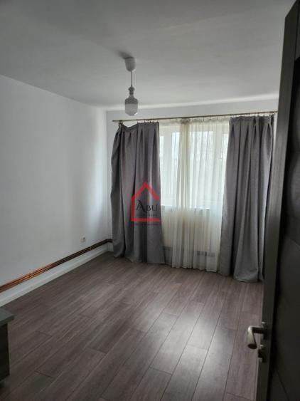 Apartament 2 camere , Podu Ros, eetaj intermediar