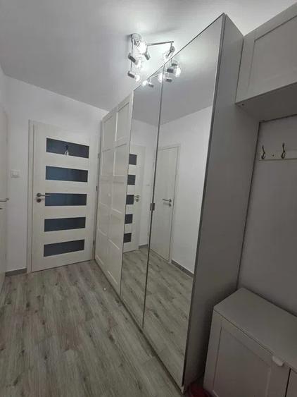 Apartament 3 camere / semidecomandat / mobilat / utilat / centrala proprie
