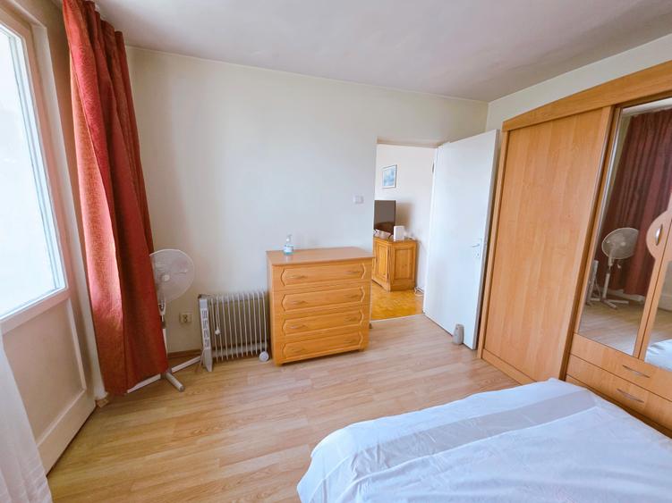 2 camere Sala Palatului Cismigiu etajul 8/8  bloc 1960  55 mp
