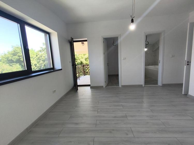 Casa noua la gata in Viile Noi, 4 camere, 3 bai, beci, 2 balcoane.