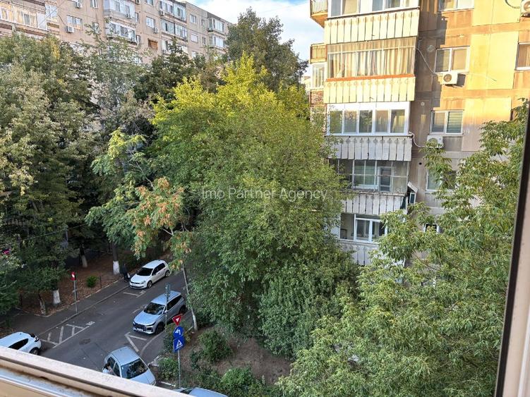 Inchiriez garsoniera metrou Lujerului, 35mp, decomandata, cu pat - 3