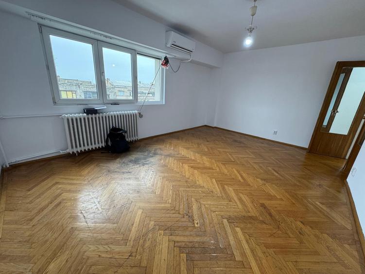 Apartament 2 camere cu terasa situat ultracentral 1 minut metrou Romana