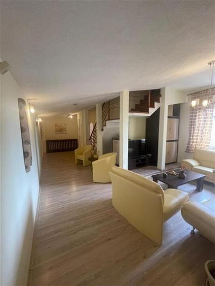 Penthouse pe 3 nivele de inchiriat in zona centrala