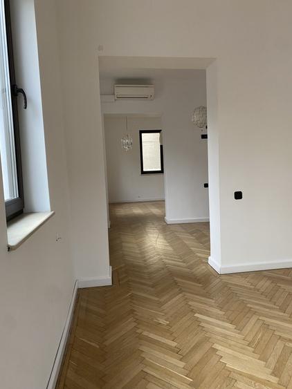 Piata Dorobanti spatiu 70 mp