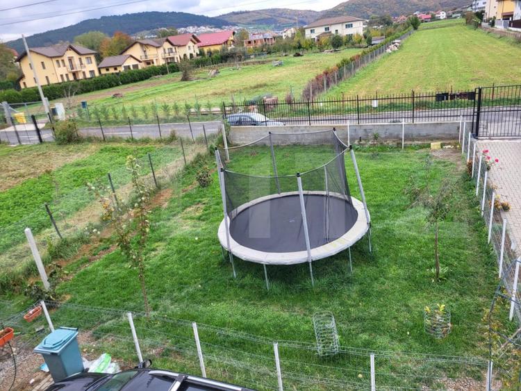 Duplex mobilat si utilat, 136 mp, 343 mp, panouri fotovoltaice,zona Tineretului