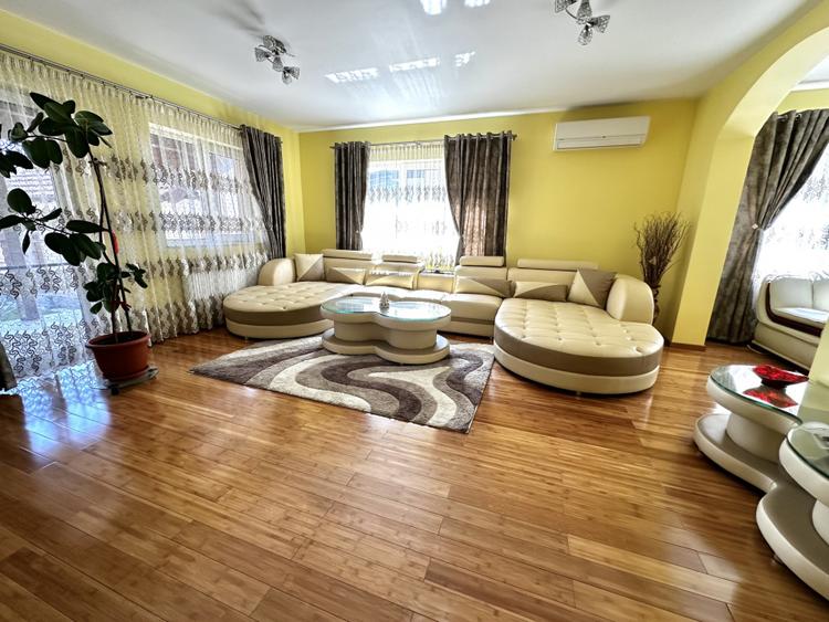 Casa D+P+M cu garaj teren 400 mp finisata utilata mobilata asfal CETATE Giro