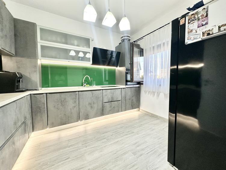 Duplex spatios cu 4 camere | Zid dublu | Panouri fotovoltaice - Mosnita