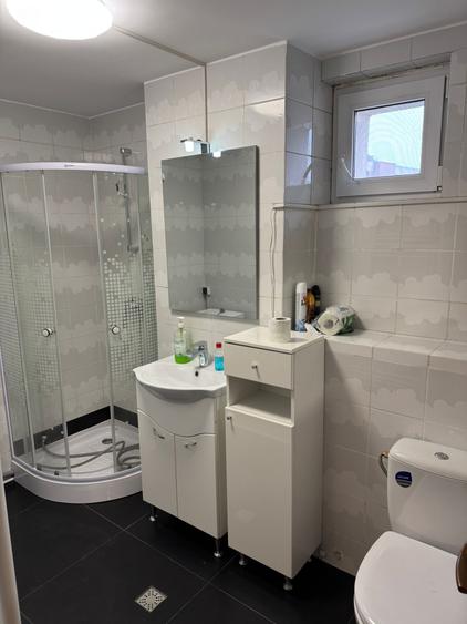 3 camere, LOC DE PARCARE, CENTRALA PROPRIE , 5 min de metrou Piata Victoriei,