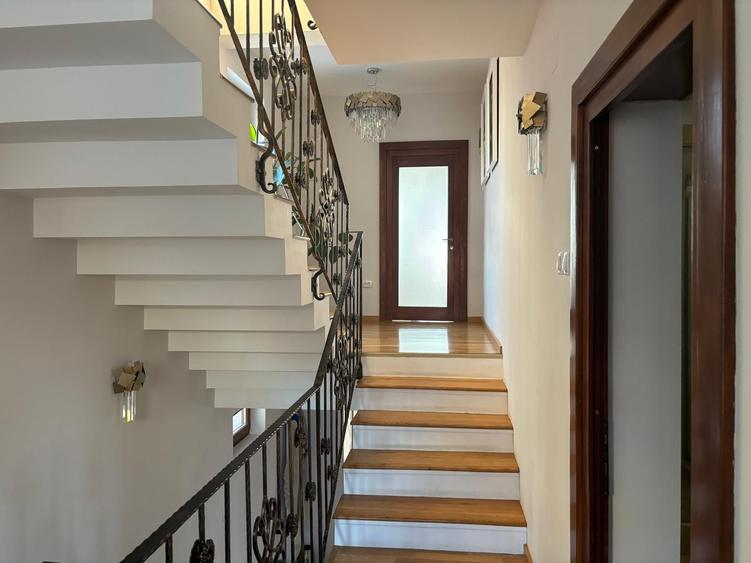 Casa cu 4 camere in zona Pacurari - Intrare Gradina Botanica