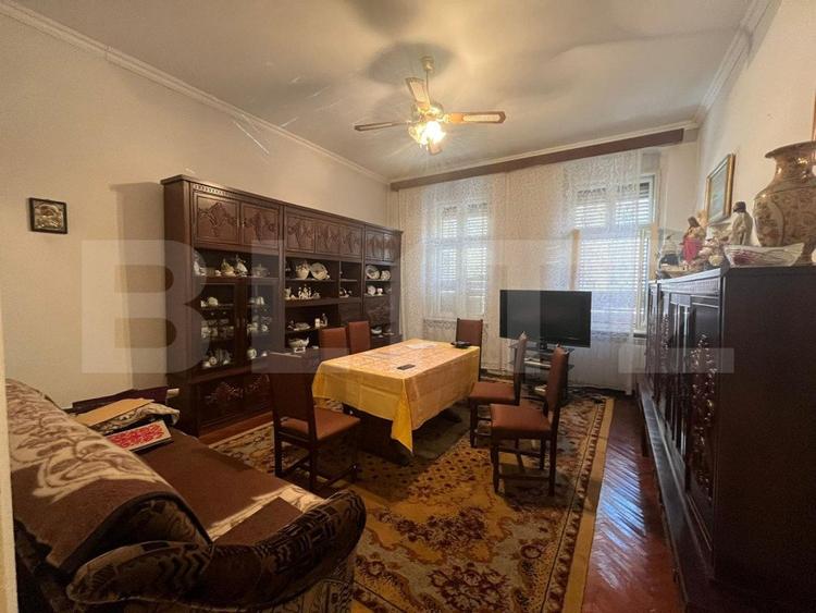 Casă cu 3 camere, 161 mp, cu curte comună, zona-ultracentral