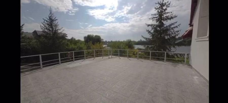 Vila de lux, 427 mp utili și 2313 mp teren, pe malul lacului (Cociova) Balotesti