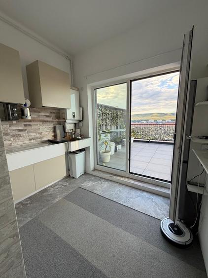 Penthouse deosebit cu 2 camere, 61 mp + terasă panoramică de 39 mp, Florești