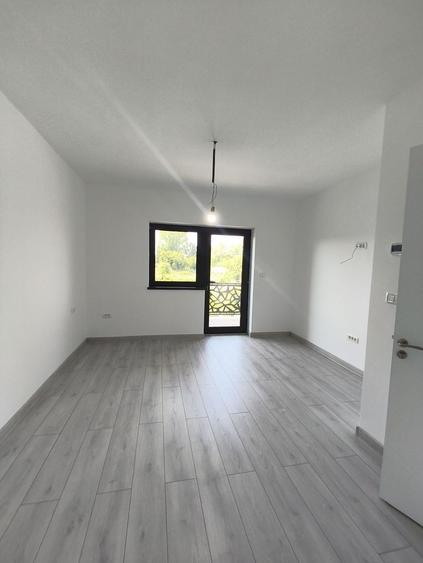Casa noua la gata in Viile Noi, 4 camere, 3 bai, beci, 2 balcoane.