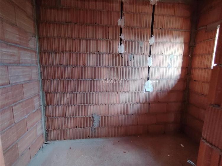 Duplex spatios - compartimentare practica - zona buna