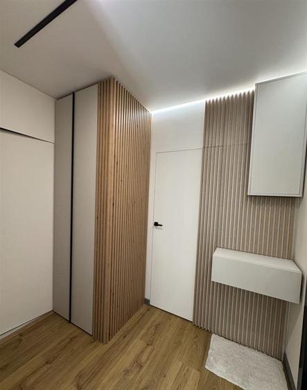 Apartament 2 camere balcon si parcare zona Strand