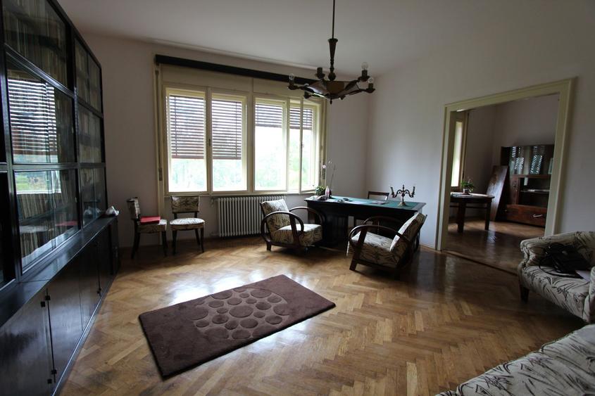 Apartament spatios 3 camere,zona medicina