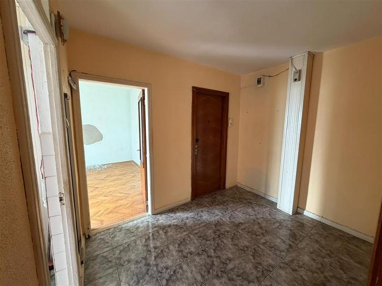 Apartament 3 camere, etaj 1, zona Centrala (fosta Autogara) 76 mp