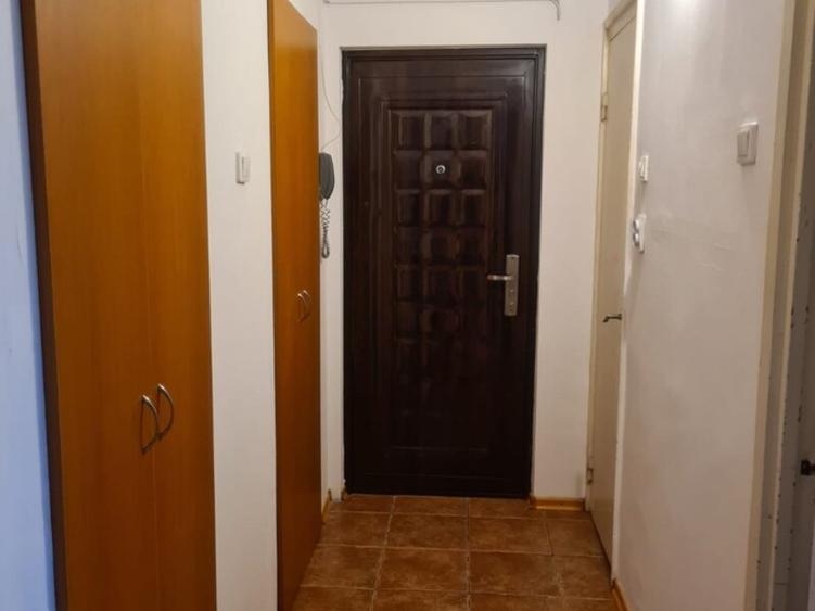 Dristor, garsoniera langa metrou, etaj 1, bloc mixt, utilata, mobilata