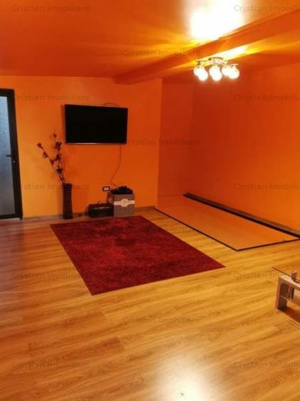 200mp utili Vila 5 cam zona Piata Saraca, 300mp teren cu 15m deschidere